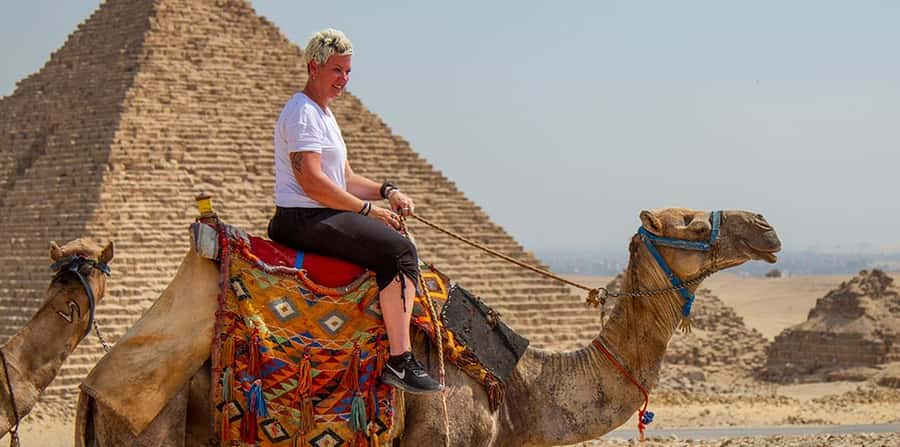 Sharm El Sheikh: Great Pyramids, Sphinx, Museum Tour by Bus - Meeting the Sphinx