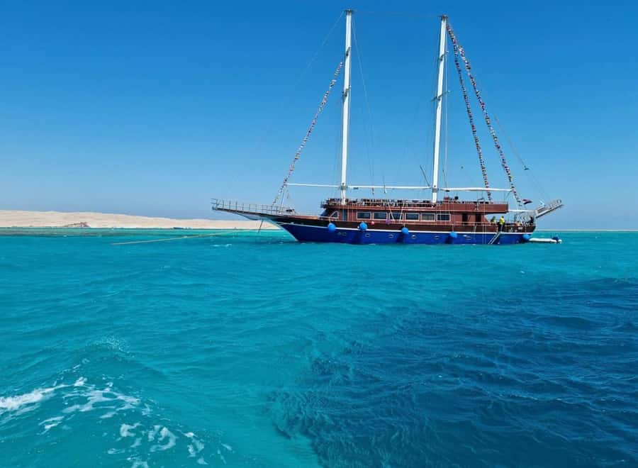 Sharm: Pirates Sailing Boat cruise with transfers & lunch - The cruise toward Ras Mohammed