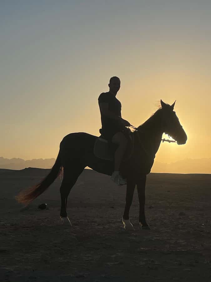 Soma Bay: Horse Riding Beach and Desert Tour With Transfer - Turning inland for desert scenery