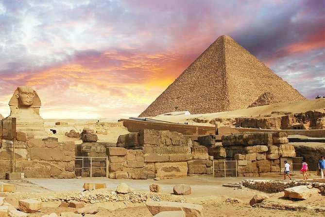 Tour to Giza Pyramids and The Egyptian Museum - Giza Pyramids: the big first impression