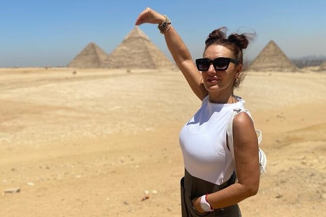 Tour to great pyramids of Giza, Sphinx & shopping tour with lunch - Meeting the Sphinx